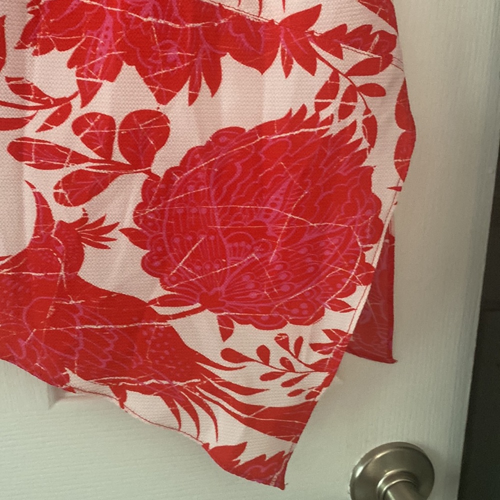 Skye’s the limit red/pink/white sleeveless asymmetrical blouse. Sz L. NWT. - Picture 4 of 8